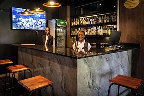 Highlands Suites Hotel