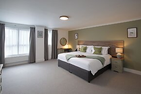Monarch House Serviced Apartments