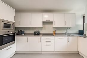 Monarch House Serviced Apartments