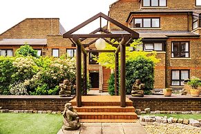 Monarch House Serviced Apartments