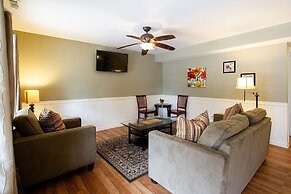 The Dahlonega Square Hotel & Villlas