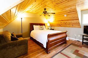 The Dahlonega Square Hotel & Villlas