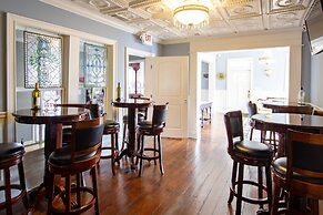 The Dahlonega Square Hotel & Villlas