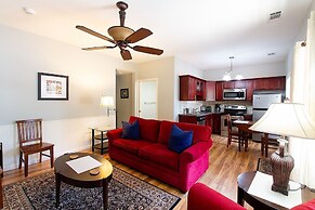 The Dahlonega Square Hotel & Villlas