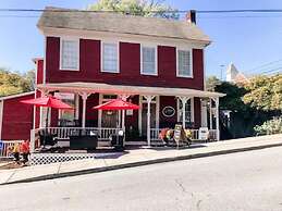 The Dahlonega Square Hotel & Villlas