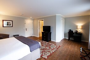 The Dahlonega Square Hotel & Villlas