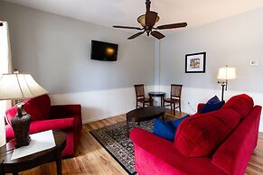 The Dahlonega Square Hotel & Villlas