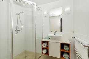 Peponi 4 - Beachfront Apartment