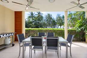 Peponi 2 - Beachfront Apartment