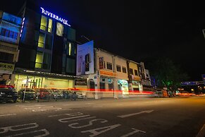 The Riverbank Hotel