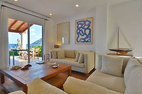 Luxurious Sea Front Villa in Mallorca