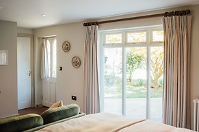 Farthings Hotel and Restaurant