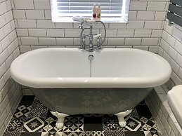 Farthings Hotel and Restaurant