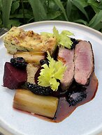 Farthings Hotel and Restaurant