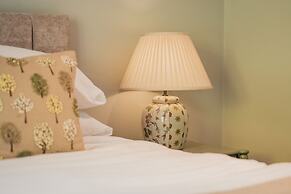 Farthings Hotel and Restaurant