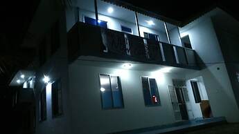 Uroa White House Inn