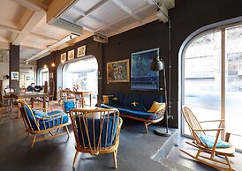 Green Rooms - Hostel