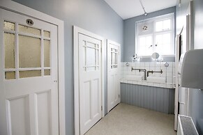 Green Rooms - Hostel
