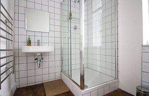 Green Rooms - Hostel
