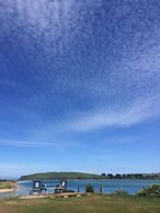 Surat Bay Lodge & Backpackers Hostel