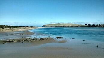 Surat Bay Lodge & Backpackers Hostel