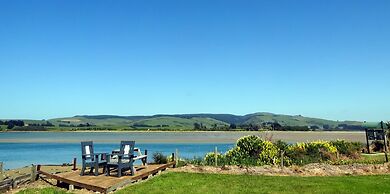 Surat Bay Lodge & Backpackers Hostel