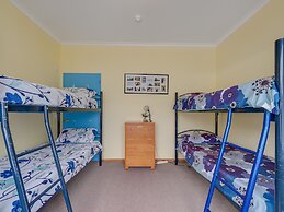 Surat Bay Lodge & Backpackers Hostel