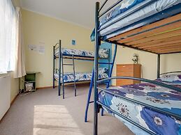 Surat Bay Lodge & Backpackers Hostel