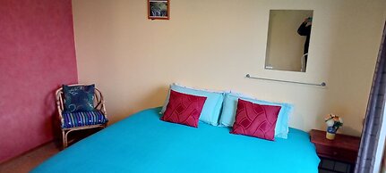 Surat Bay Lodge & Backpackers Hostel