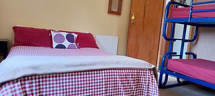 Surat Bay Lodge & Backpackers Hostel