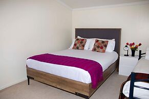 Surat Bay Lodge & Backpackers Hostel