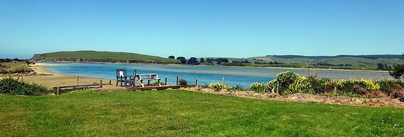 Surat Bay Lodge & Backpackers Hostel