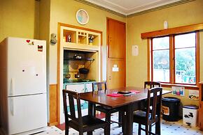 Surat Bay Lodge & Backpackers Hostel