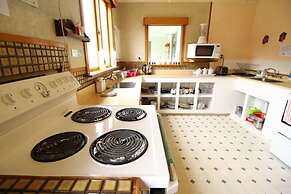 Surat Bay Lodge & Backpackers Hostel