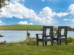 Surat Bay Lodge & Backpackers Hostel