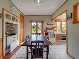 Surat Bay Lodge & Backpackers Hostel