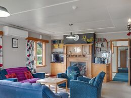 Surat Bay Lodge & Backpackers Hostel