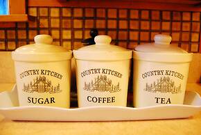 Surat Bay Lodge & Backpackers Hostel