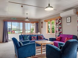 Surat Bay Lodge & Backpackers Hostel