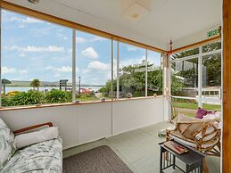 Surat Bay Lodge & Backpackers Hostel