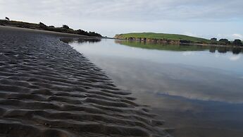 Surat Bay Lodge & Backpackers Hostel