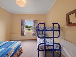 Surat Bay Lodge & Backpackers Hostel