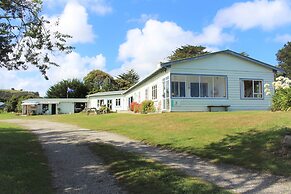 Surat Bay Lodge & Backpackers Hostel