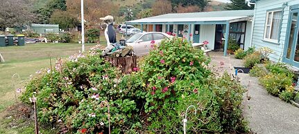 Surat Bay Lodge & Backpackers Hostel