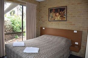 Valley Views Motel & Chalets