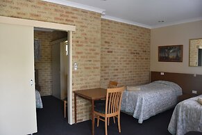 Valley Views Motel & Chalets