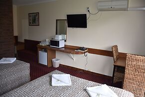 Valley Views Motel & Chalets