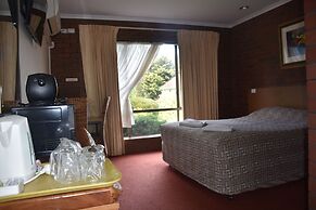 Valley Views Motel & Chalets