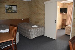 Valley Views Motel & Chalets