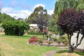 Valley Views Motel & Chalets